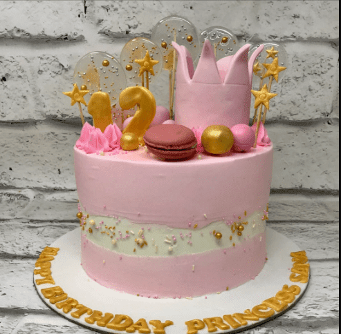 macaron-crown-cake